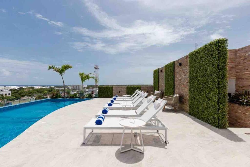 Dep Luxury With Pool *